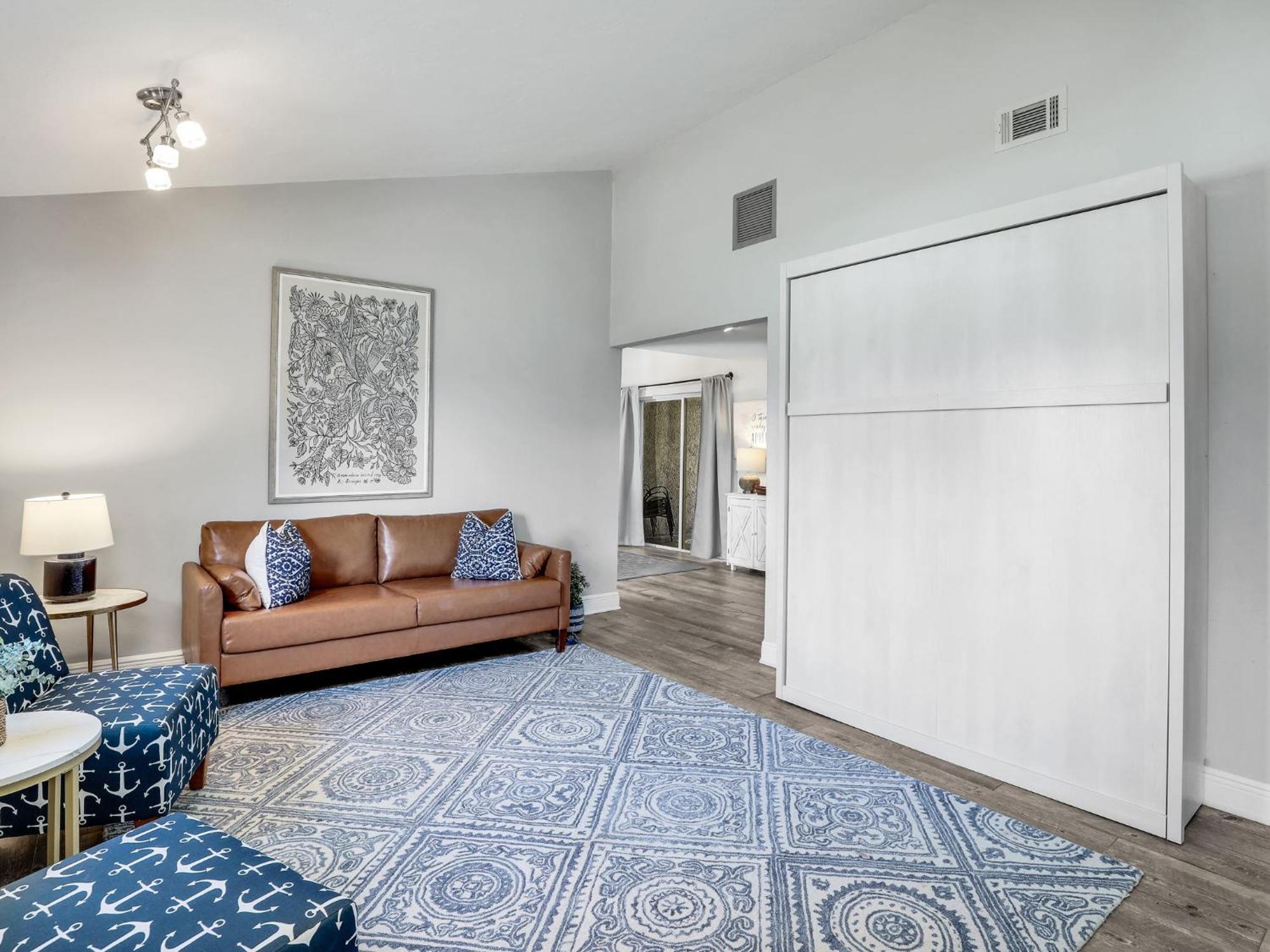 5 Beds 3 Bdr 2 Bath Heated Pool, Grill, Patio Holiday home Marco Island