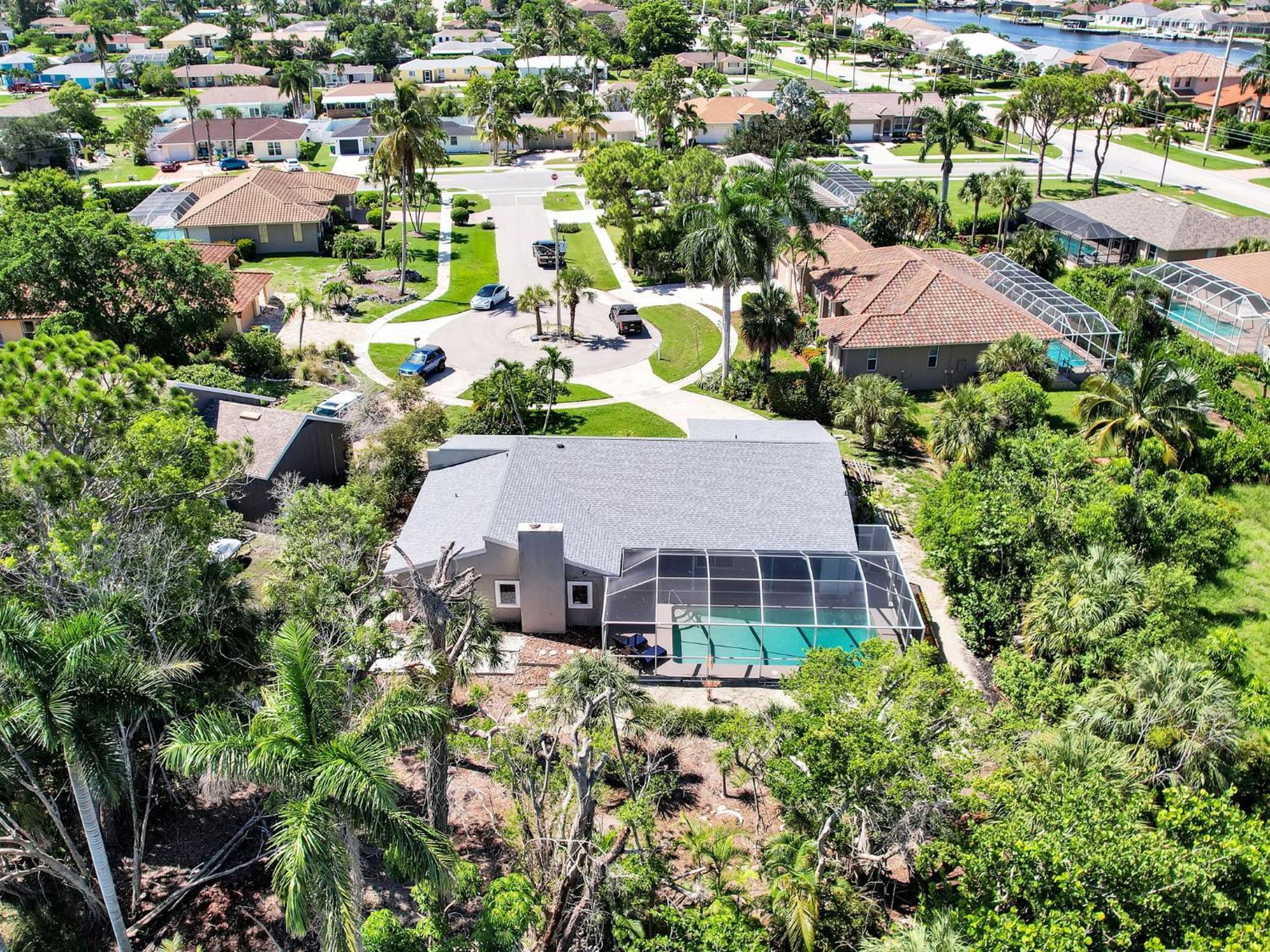 5 Beds 3 Bdr 2 Bath Heated Pool, Grill, Patio Holiday home Marco Island
