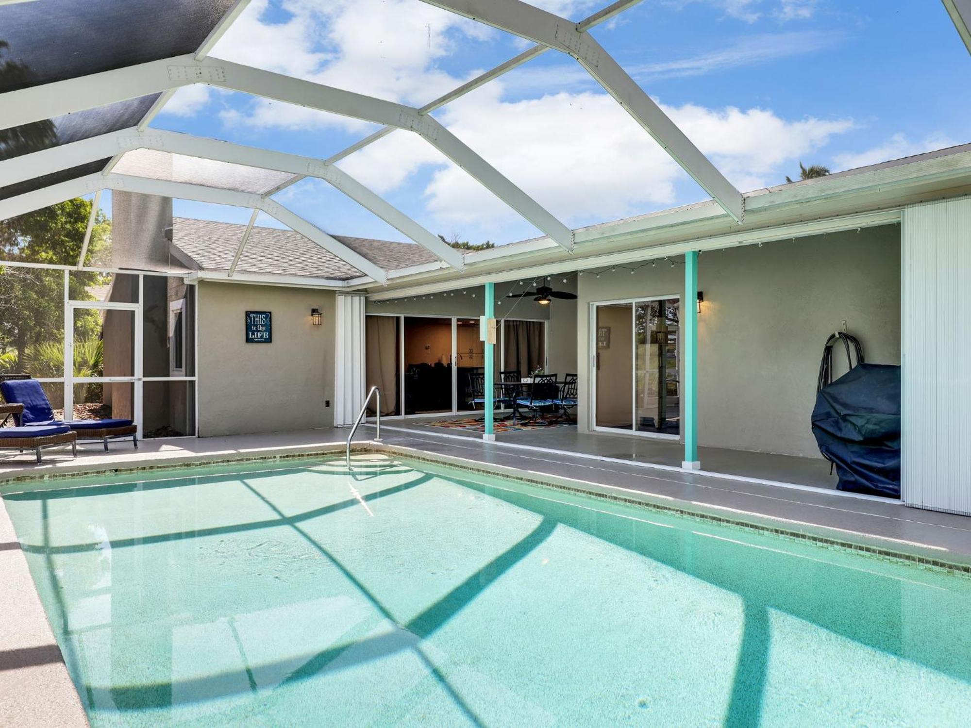 5 Beds 3 Bdr 2 Bath Heated Pool, Grill, Patio