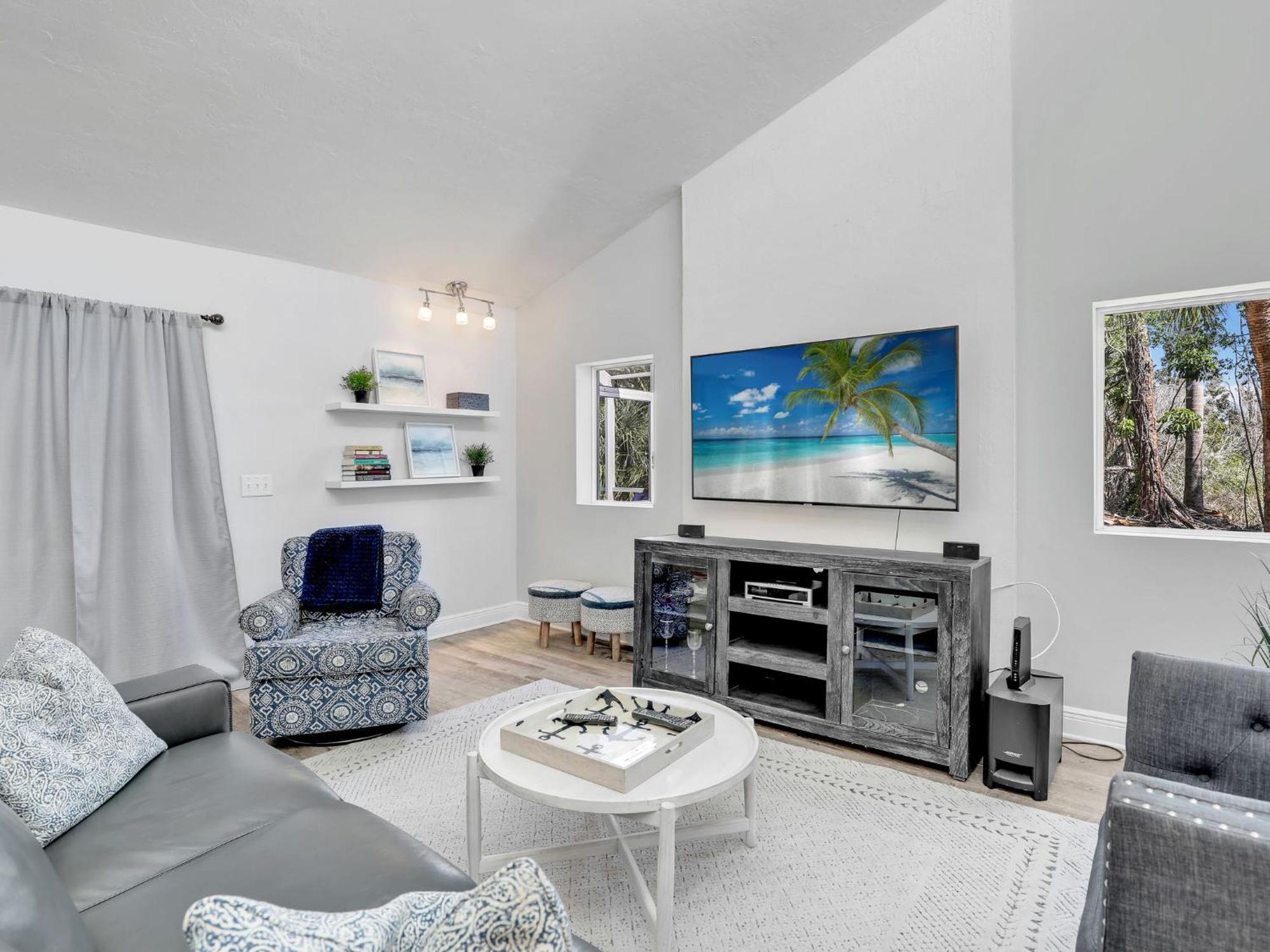 5 Beds 3 Bdr 2 Bath Heated Pool, Grill, Patio Holiday home Marco Island