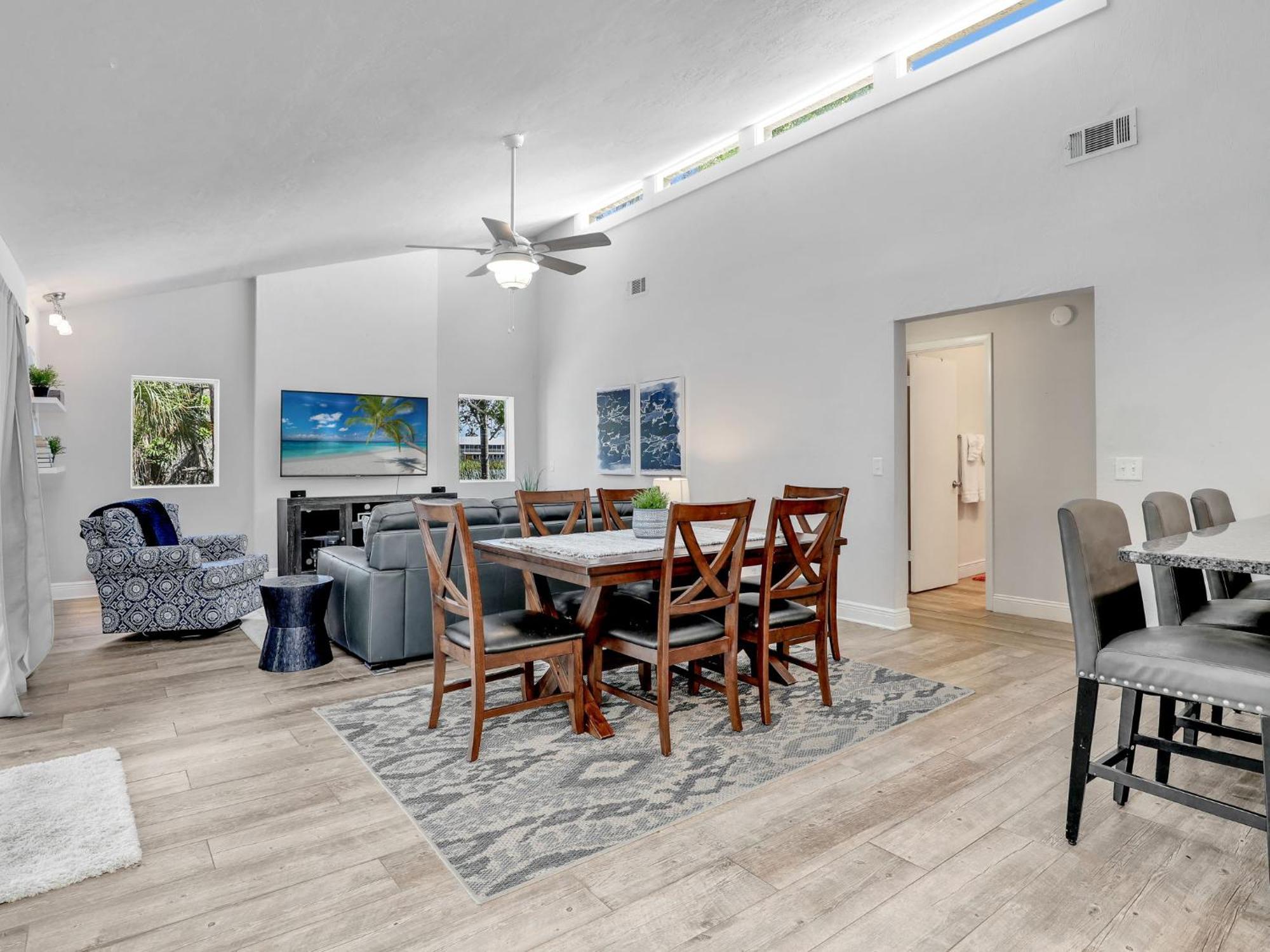 5 Beds 3 Bdr 2 Bath Heated Pool, Grill, Patio