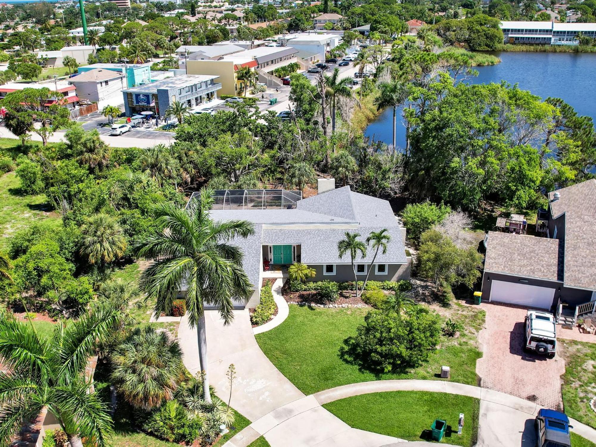 5 Beds 3 Bdr 2 Bath Heated Pool, Grill, Patio Marco Island